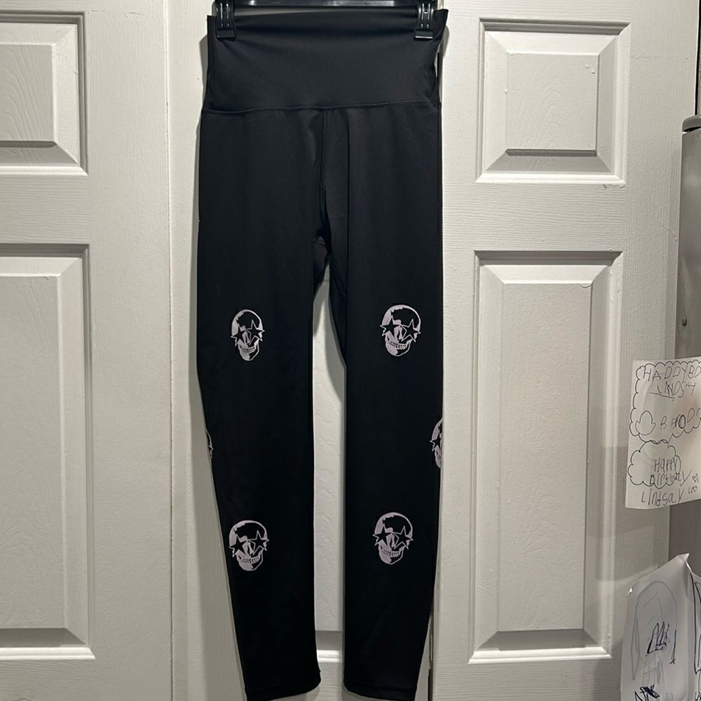 CHRLDR Black Leggings with White Skulls, Size Large